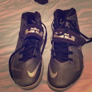 Nike LeBron Soldiers Basketball Shoes